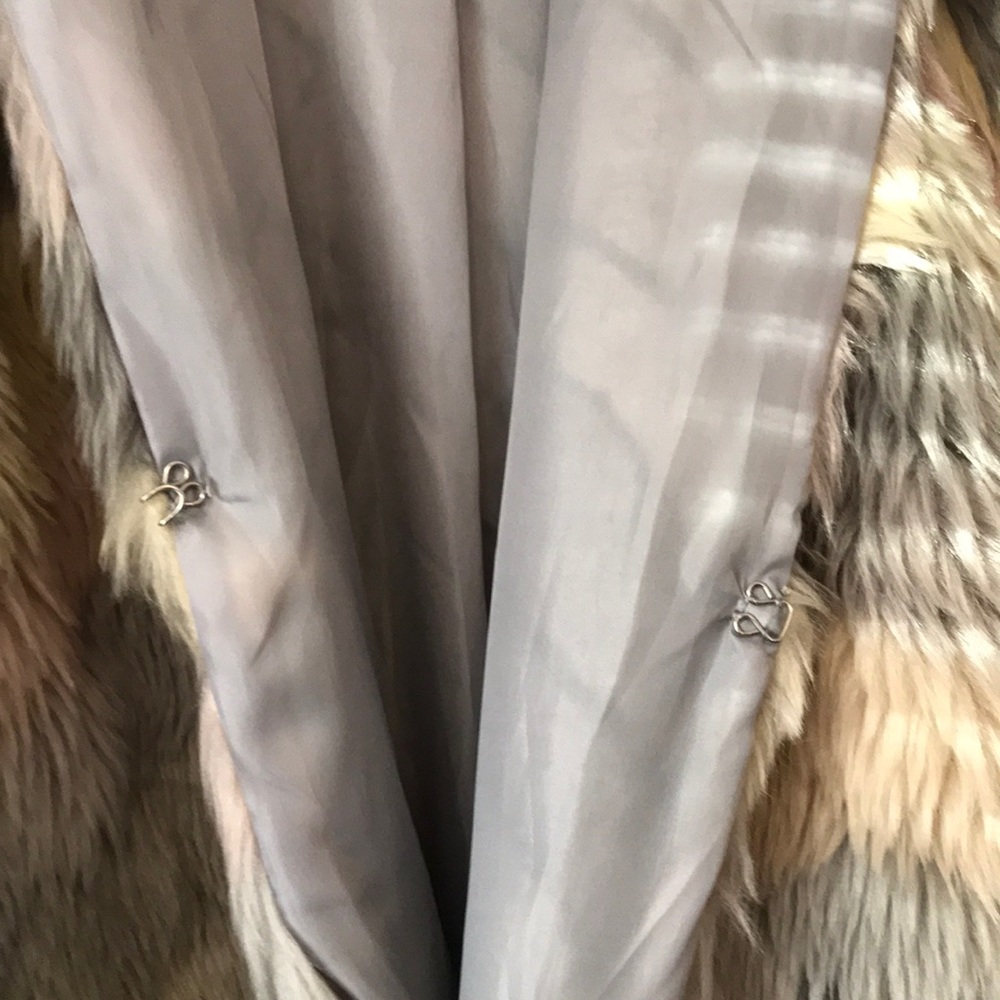 Faux hooded fur - Picture 3 of 4